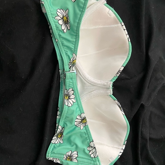 (CLOSET CLOSING FINAL SALE) NWOT ModCloth Vacation Daisies Strapless Bikini - Picture 4 of 7